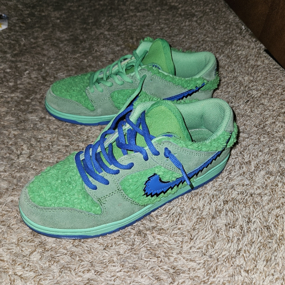 Nike SB Dunk Low Grateful Dead ‘Green Bear